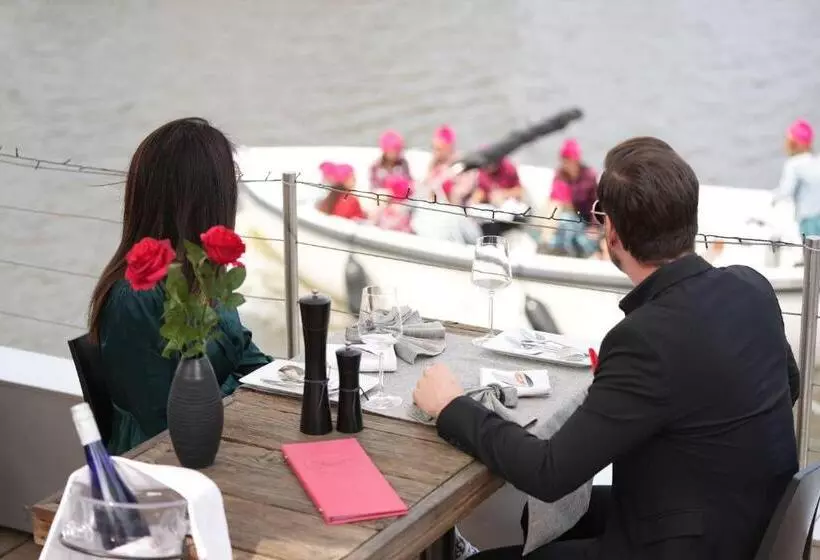 Отель Restaurant Brasserie Feestzaal Ahoi, Kortrijk