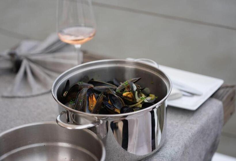 هتل Restaurant Brasserie Feestzaal Ahoi, Kortrijk