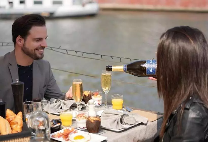 Отель Restaurant Brasserie Feestzaal Ahoi, Kortrijk