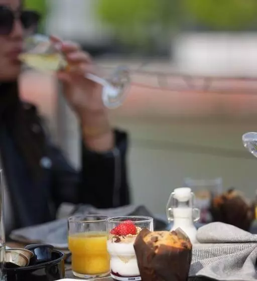 Отель Restaurant Brasserie Feestzaal Ahoi, Kortrijk