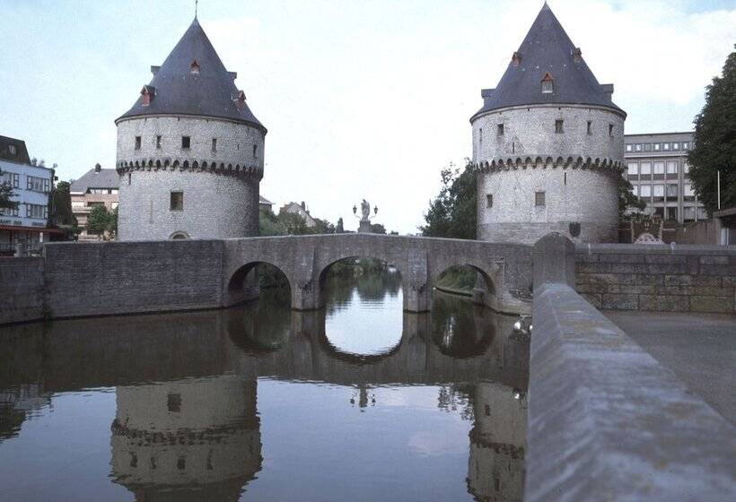 هتل Restaurant Brasserie Feestzaal Ahoi, Kortrijk