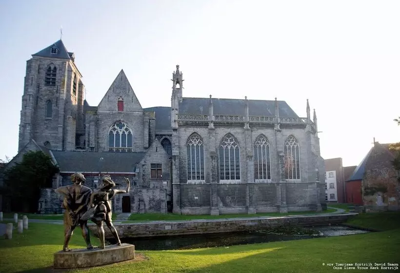 Отель Restaurant Brasserie Feestzaal Ahoi, Kortrijk