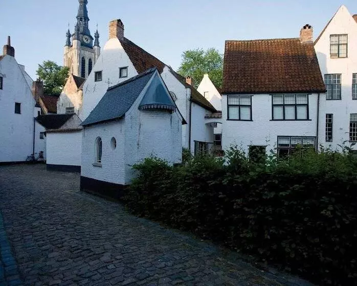 Отель Restaurant Brasserie Feestzaal Ahoi, Kortrijk