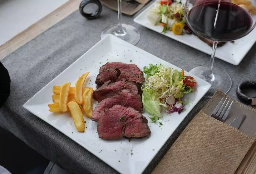 Отель Restaurant Brasserie Feestzaal Ahoi, Kortrijk