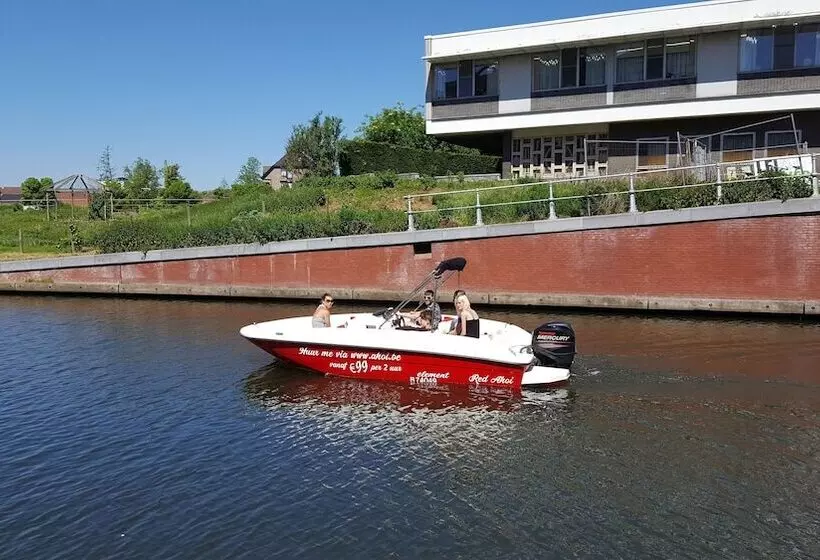Отель Restaurant Brasserie Feestzaal Ahoi, Kortrijk