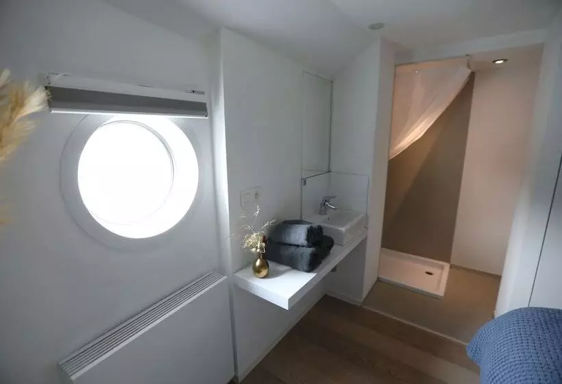 Отель Restaurant Brasserie Feestzaal Ahoi, Kortrijk