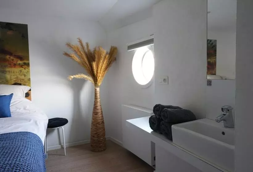 Отель Restaurant Brasserie Feestzaal Ahoi, Kortrijk