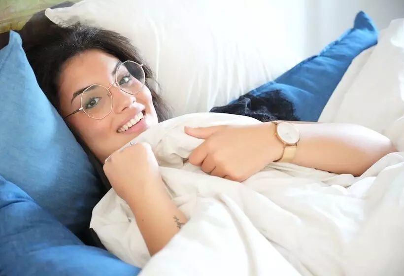 Отель Restaurant Brasserie Feestzaal Ahoi, Kortrijk