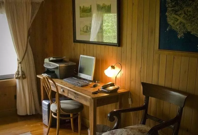 Christian's Of Bucks Point