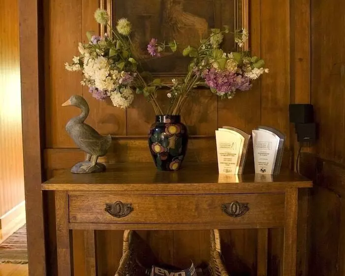 Christian's Of Bucks Point