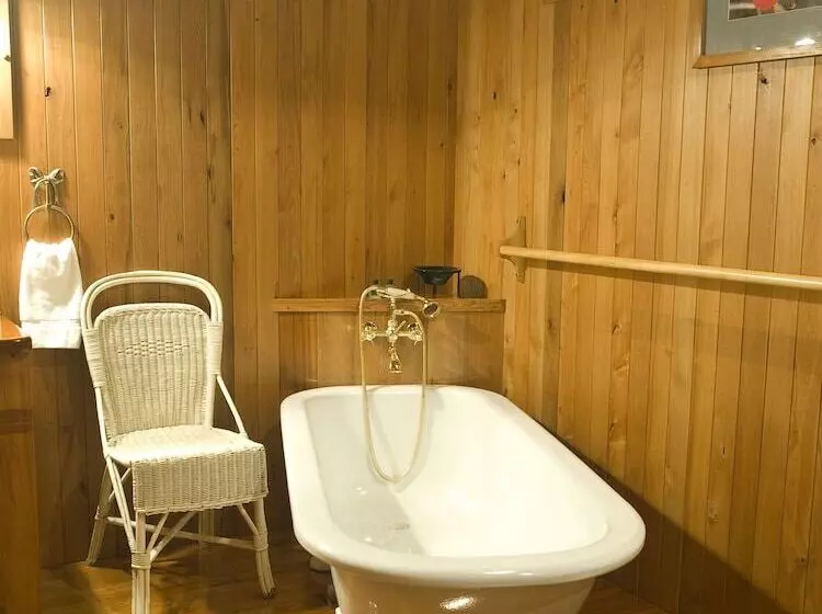 Christian's Of Bucks Point