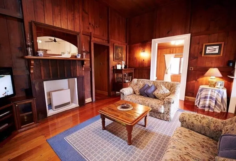 Christian's Of Bucks Point