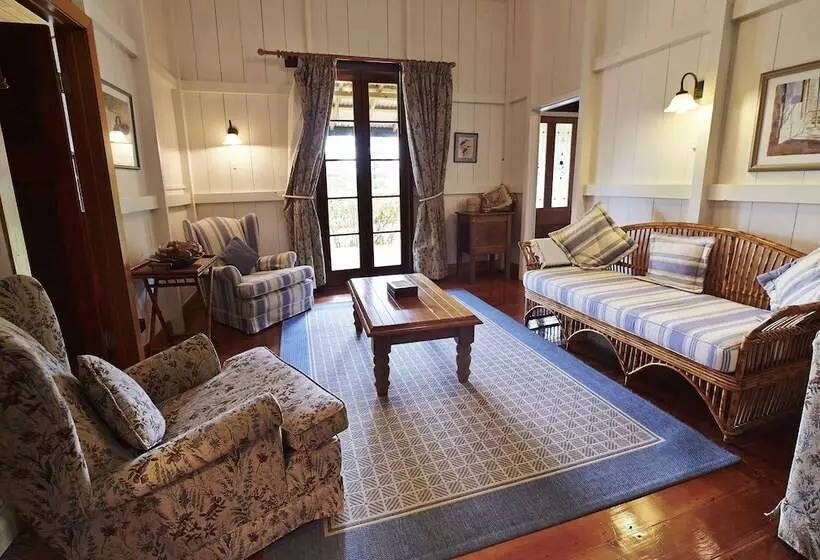 Christian's Of Bucks Point