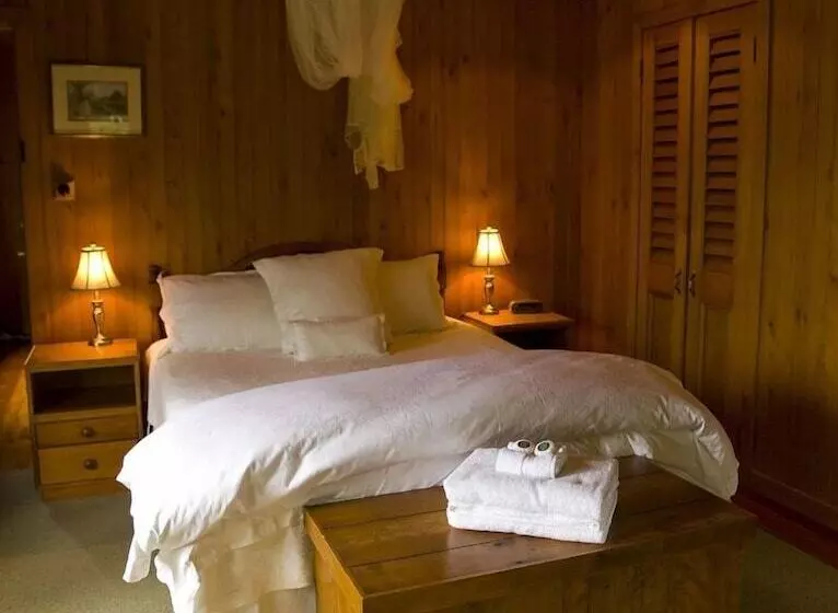 Christian's Of Bucks Point