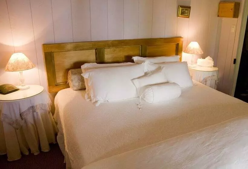 Christian's Of Bucks Point