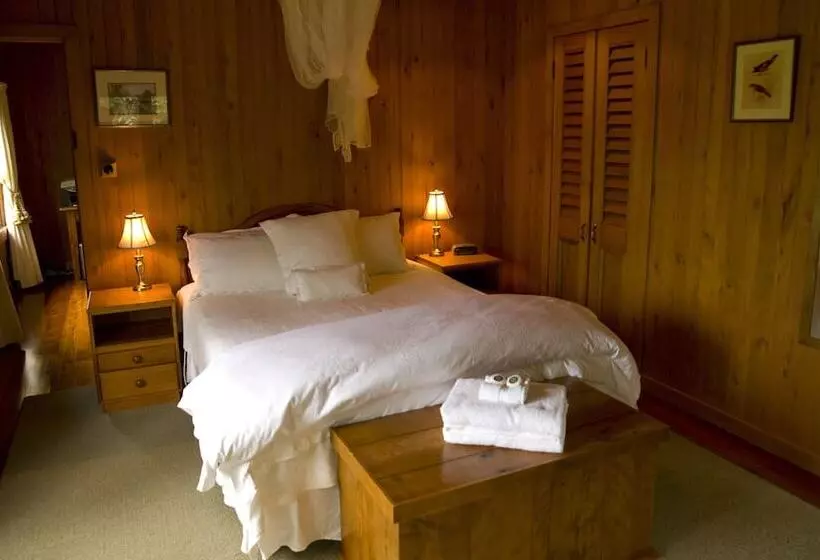 Christian's Of Bucks Point