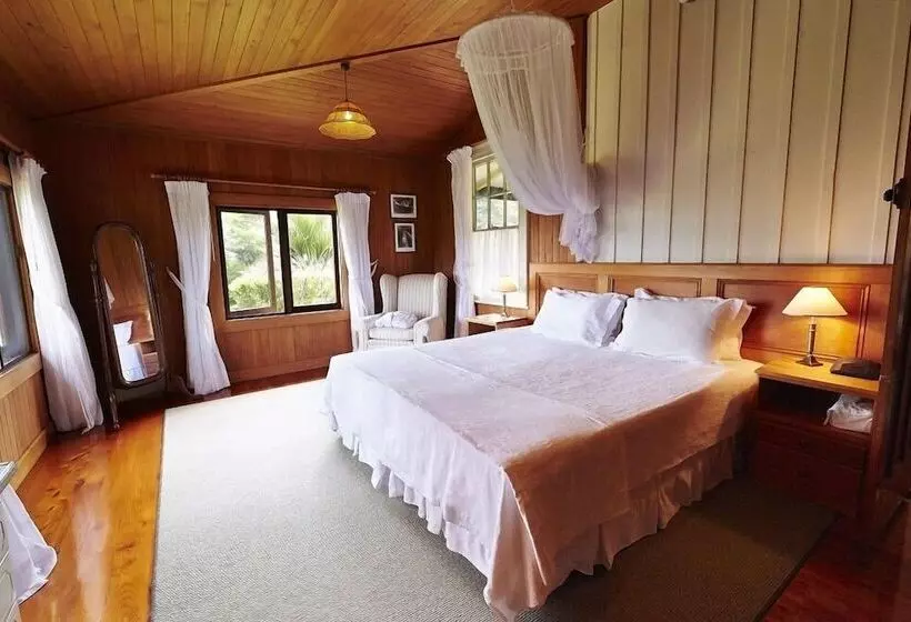 Christian's Of Bucks Point