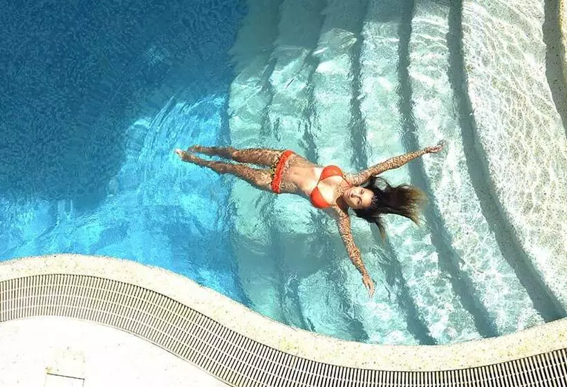 Golden Phoenix Hotel Boracay