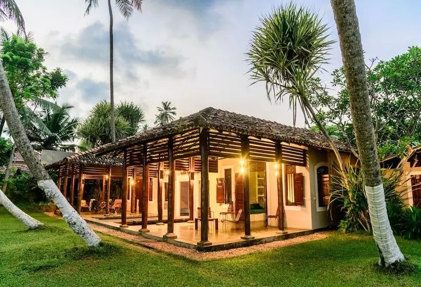 Hotelli Apa Villa Thalpe