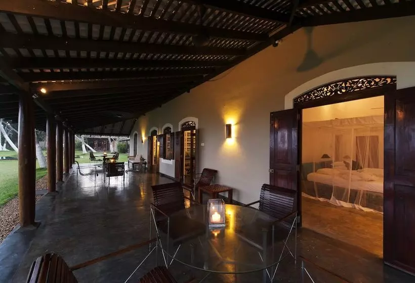 Hotelli Apa Villa Thalpe