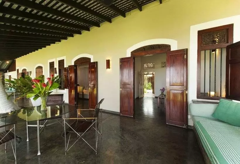 Hotelli Apa Villa Thalpe