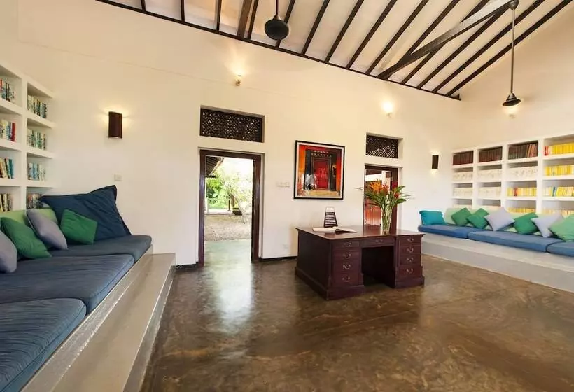 Hotelli Apa Villa Thalpe