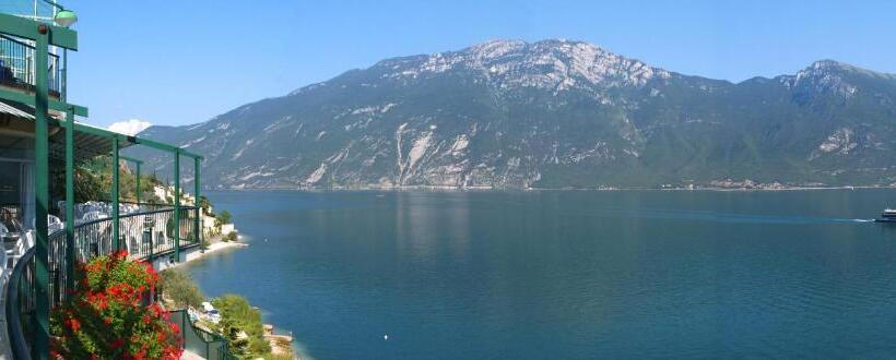 בית מלון כפרי Astor