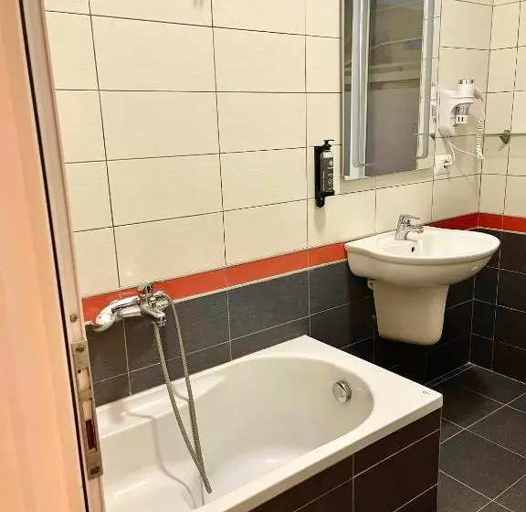 هتل Aulona