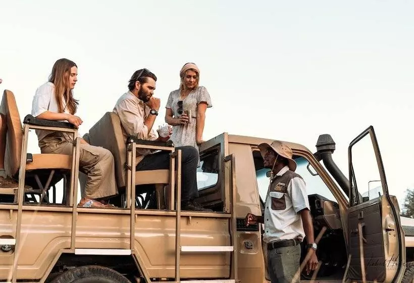 هتل Gabus Game Ranch