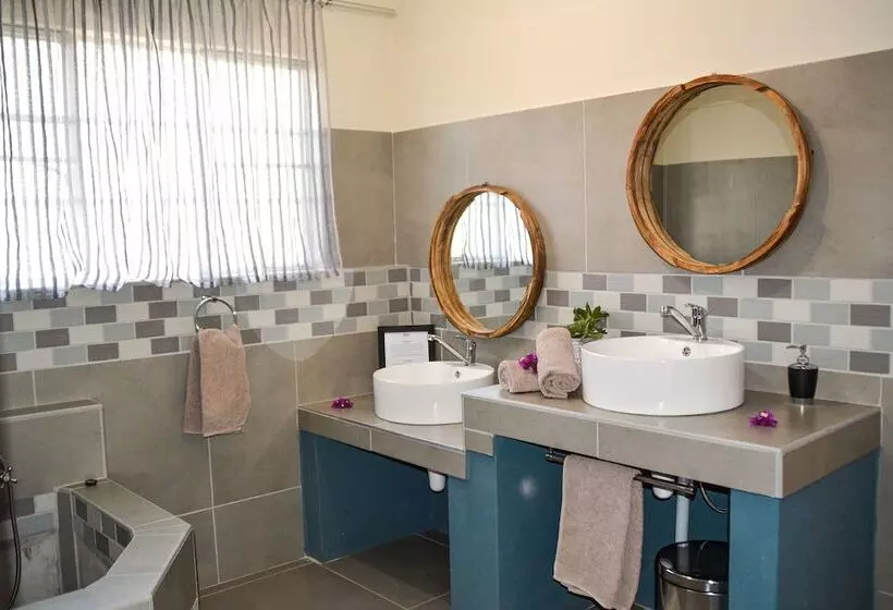 هتل Gabus Game Ranch