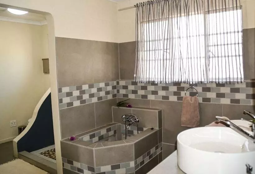 هتل Gabus Game Ranch