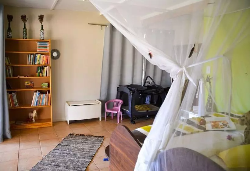 هتل Gabus Game Ranch