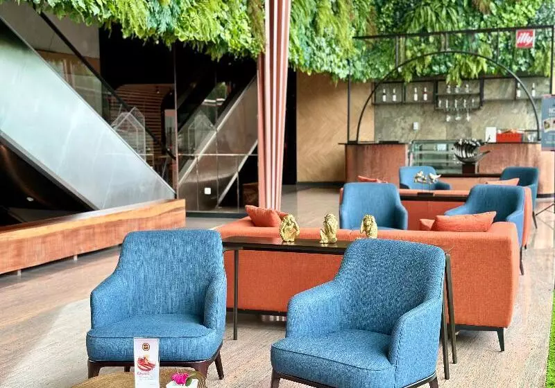 Harris Hotel & Conventions Gubeng