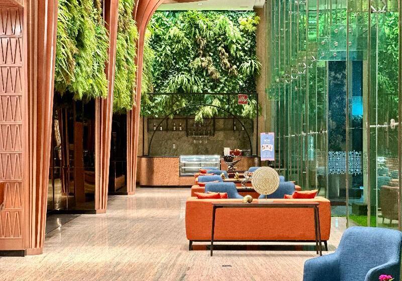 Harris Hotel & Conventions Gubeng