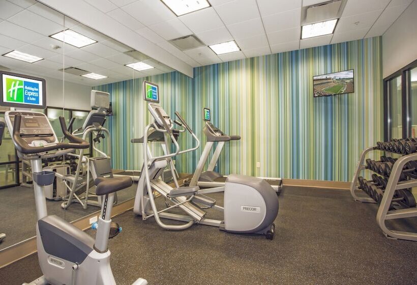 호텔 Holiday Inn Express & Suites Pittsburgh North Shore, An Ihg