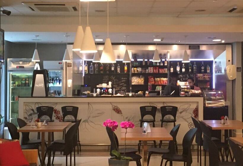 בית מלון כפרי Ibis Belo Horizonte Savassi