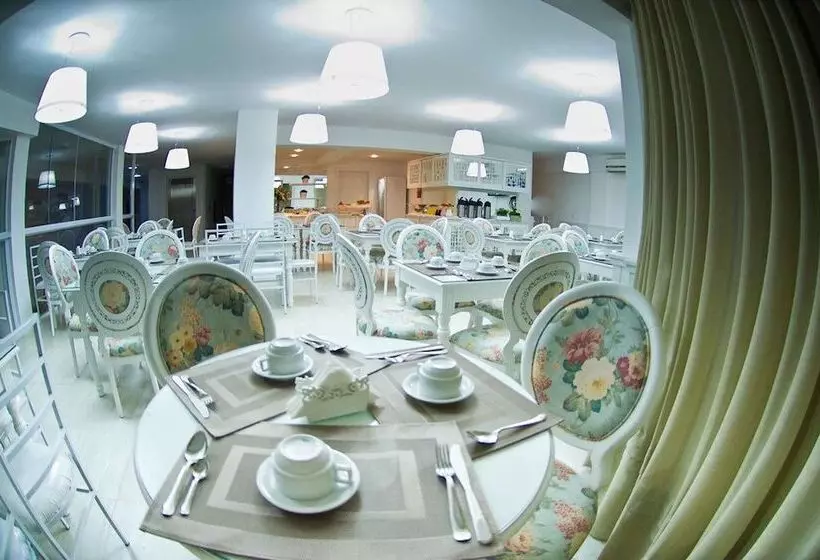 בית מלון כפרי Oma Zita