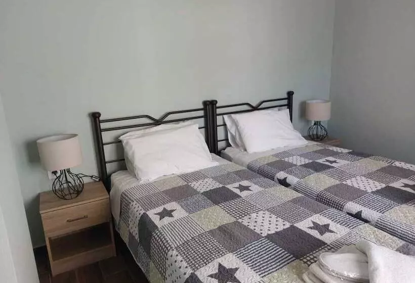 בית מלון כפרי Omega Rooms Anaxos