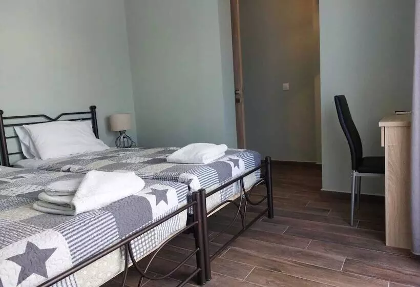 בית מלון כפרי Omega Rooms Anaxos