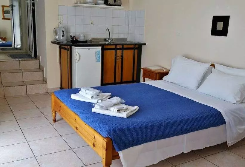 בית מלון כפרי Omega Rooms Anaxos