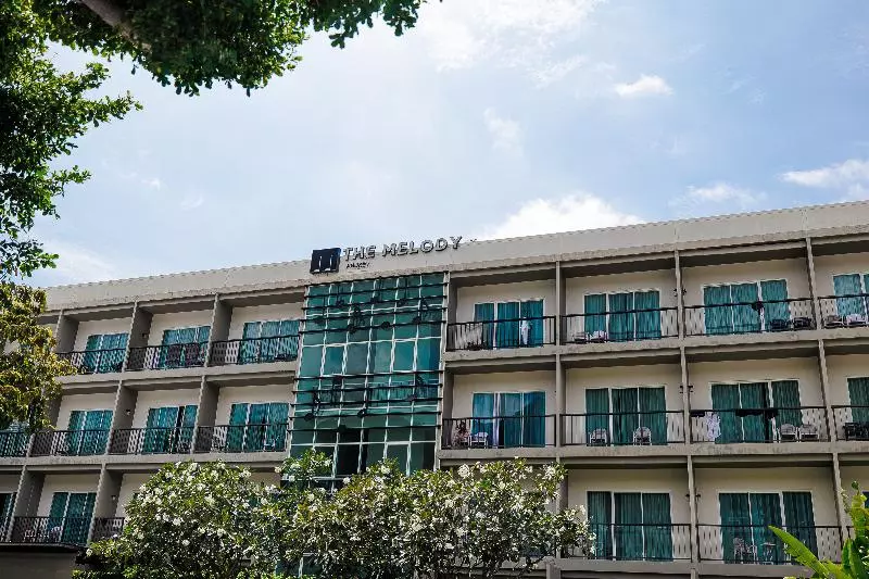 Hotelli The Melody Phuket   Sha Extra Plus