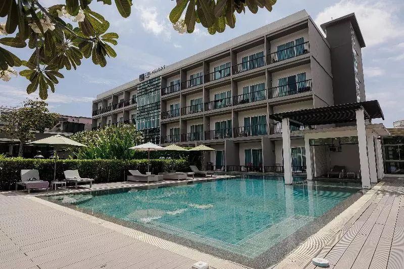 Hotelli The Melody Phuket   Sha Extra Plus