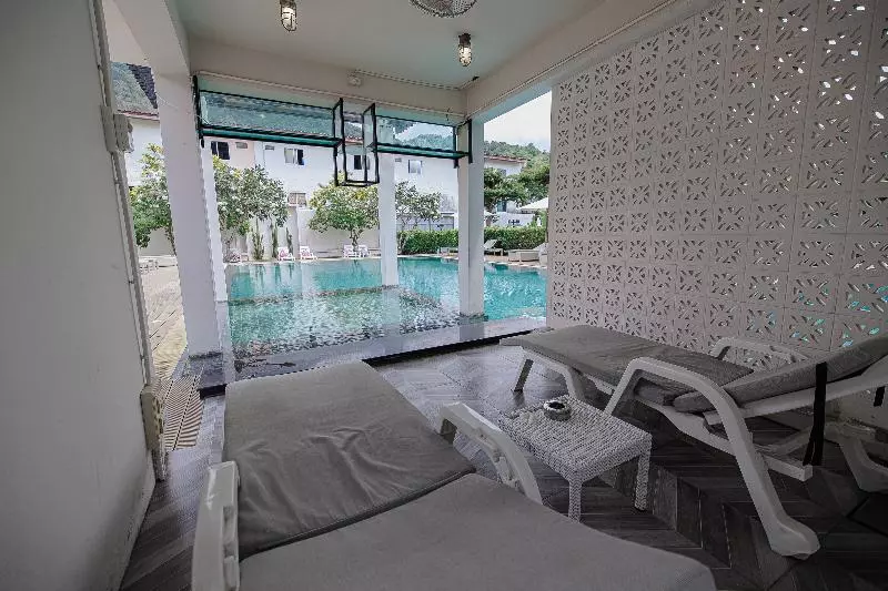 Hotelli The Melody Phuket   Sha Extra Plus