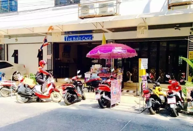 ペンション The Bird Cage Patong Guesthouse