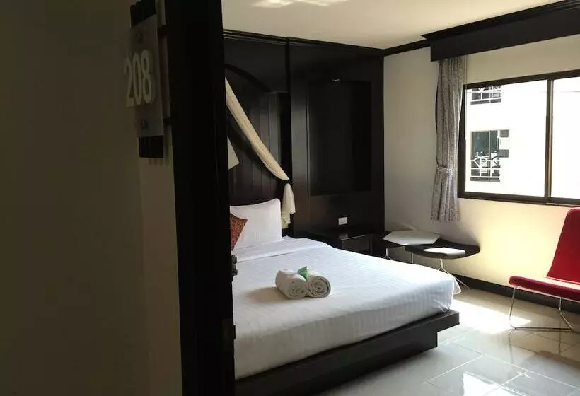 ペンション The Bird Cage Patong Guesthouse