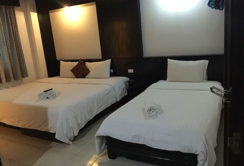 ペンション The Bird Cage Patong Guesthouse