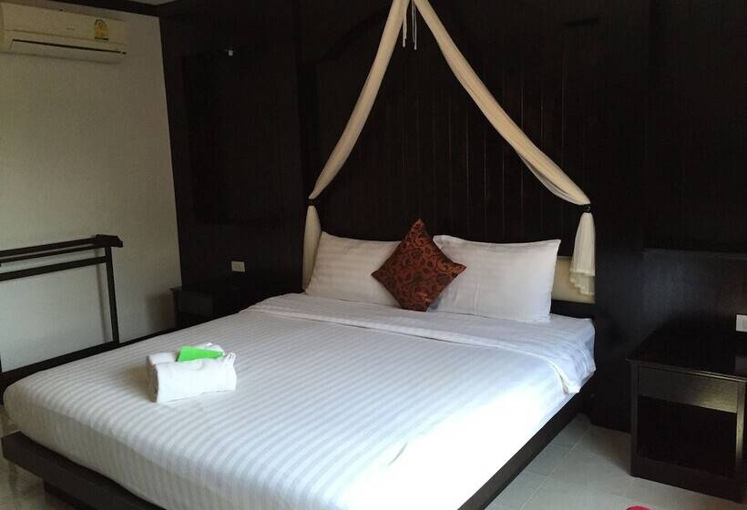 ペンション The Bird Cage Patong Guesthouse