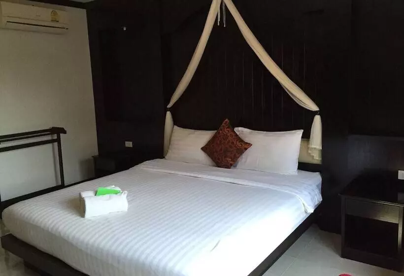 ペンション The Bird Cage Patong Guesthouse