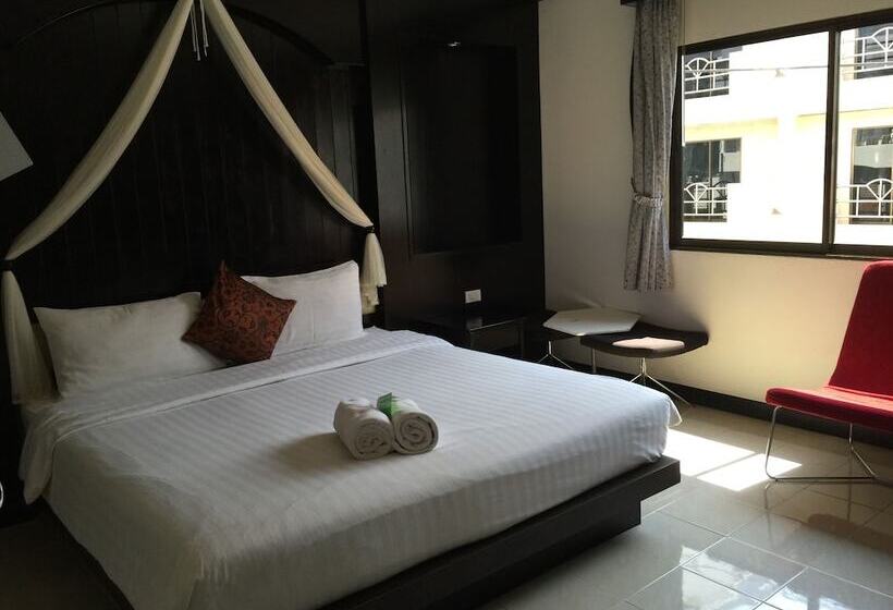 ペンション The Bird Cage Patong Guesthouse