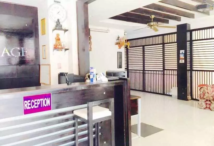 ペンション The Bird Cage Patong Guesthouse